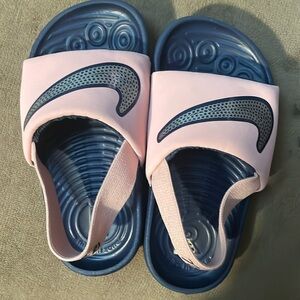 Adorable Nike pink sandals for toddler